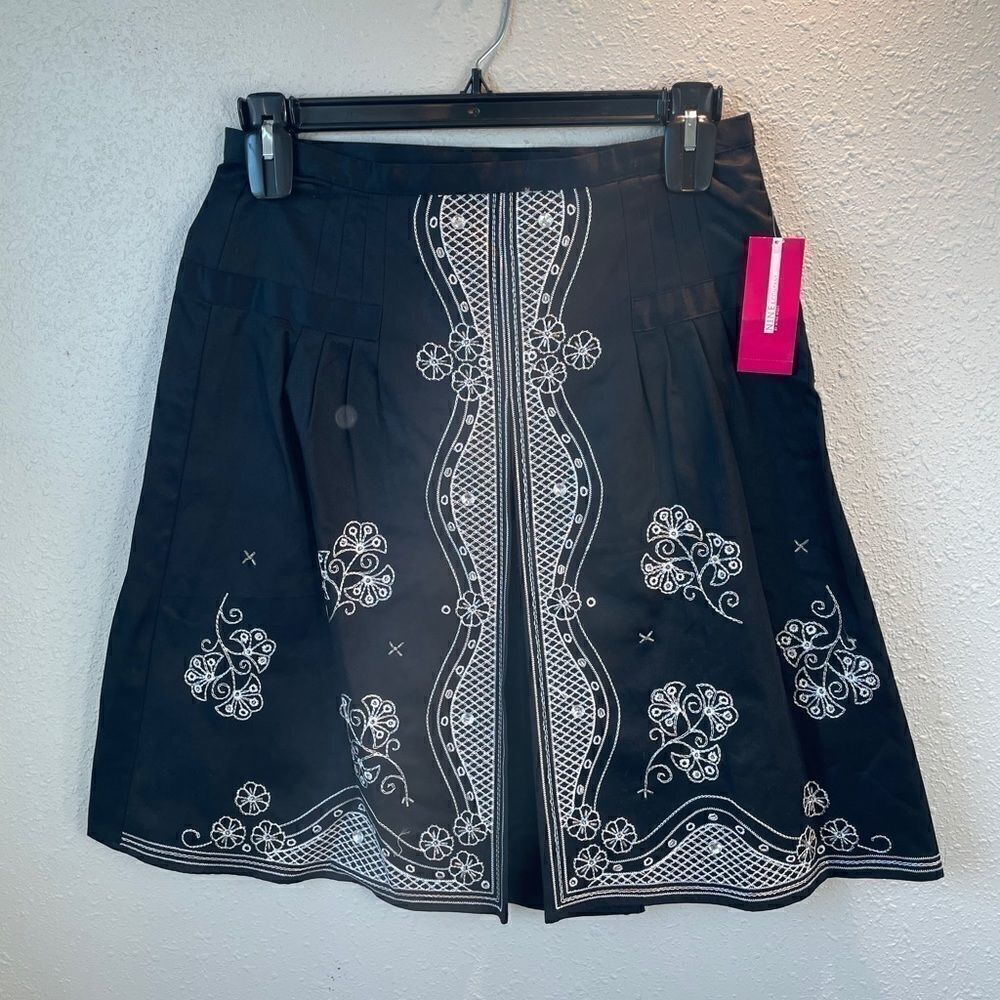 NWT Nine & Co. Black and White Skirt Size 8